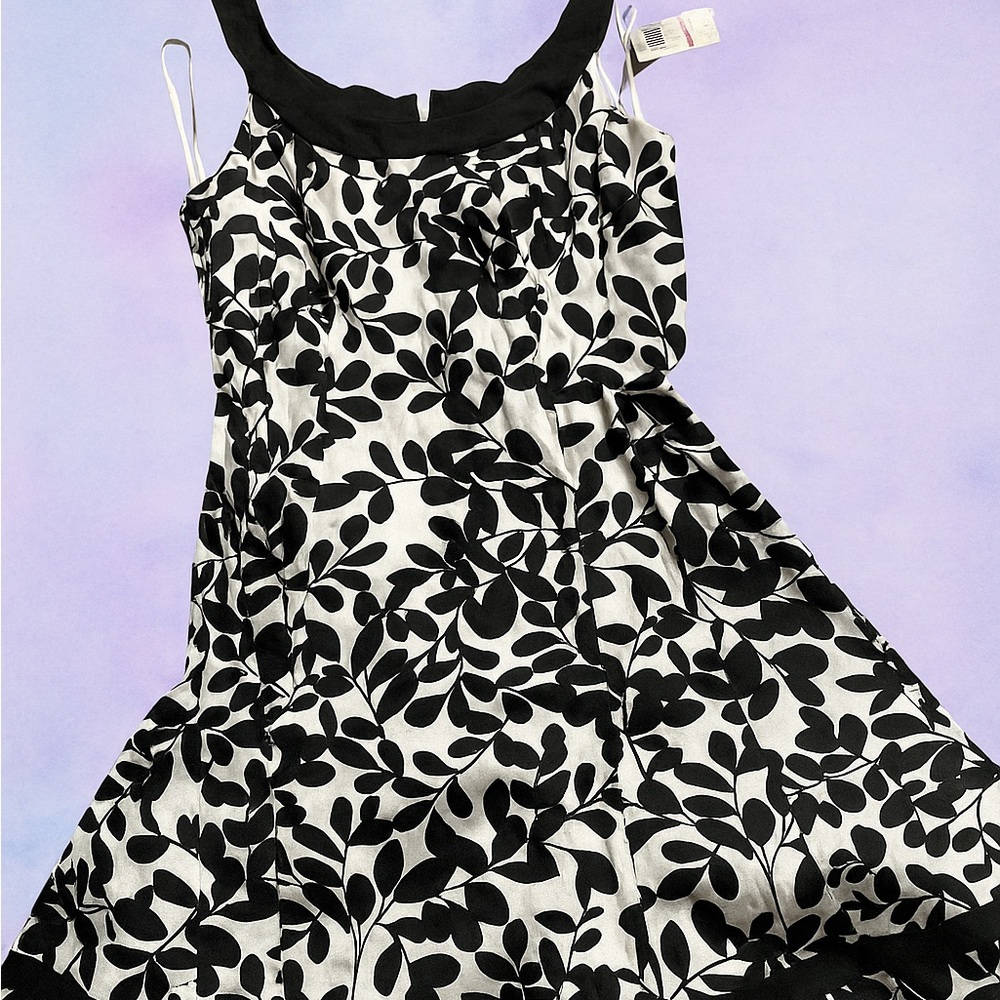 Jones Wear Black and White Leaf Maxi Dress